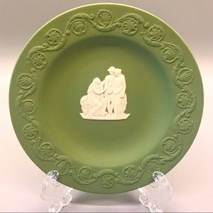 EUC Vintage Wedgwood Cream-on-Celadon Jasperware Round Pin Dish
